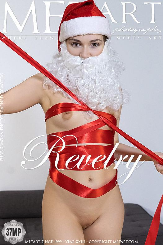 Purr Simona in Revelry