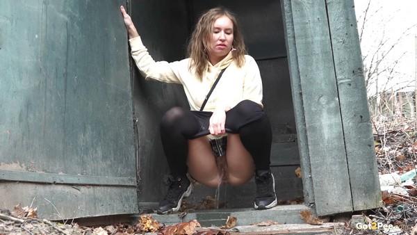 She sat down to pee in the abandoned toilets (1080p)