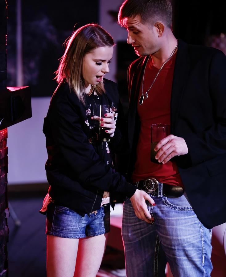 Catarina Petrov - Size Does Matter FullHD 1080p