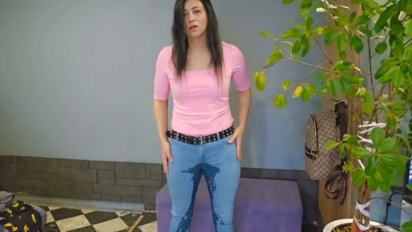 Kristina - Wet pants Peeing in my pants A story about peeing in public (1080p)