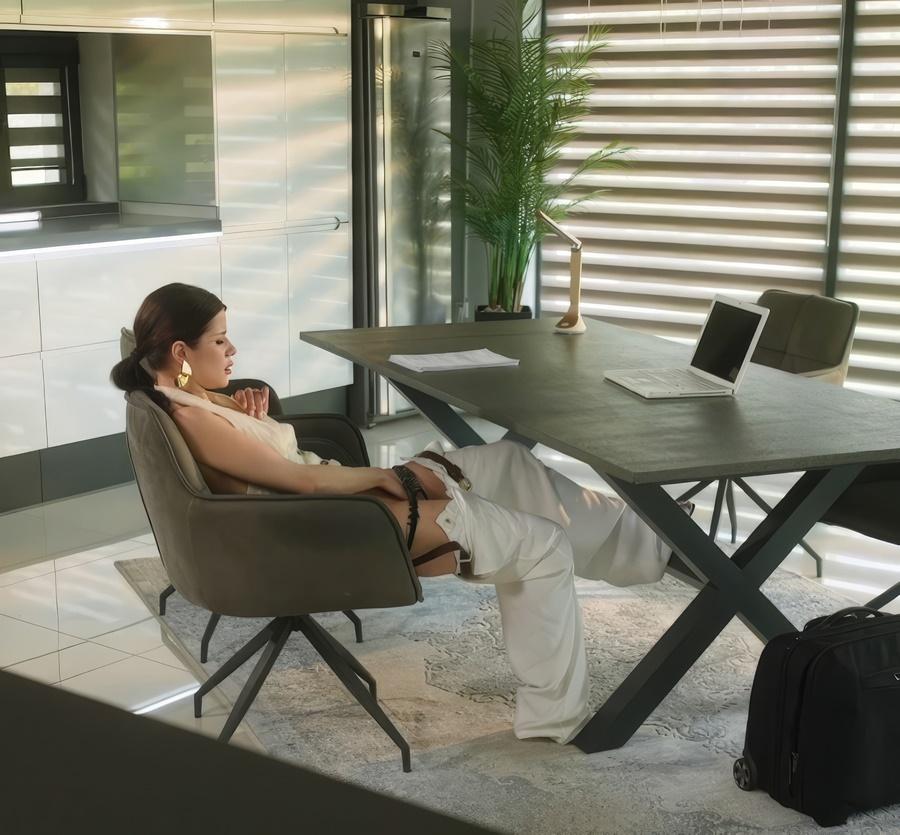 Sophie Weber - Hard At Work FullHD 1080p