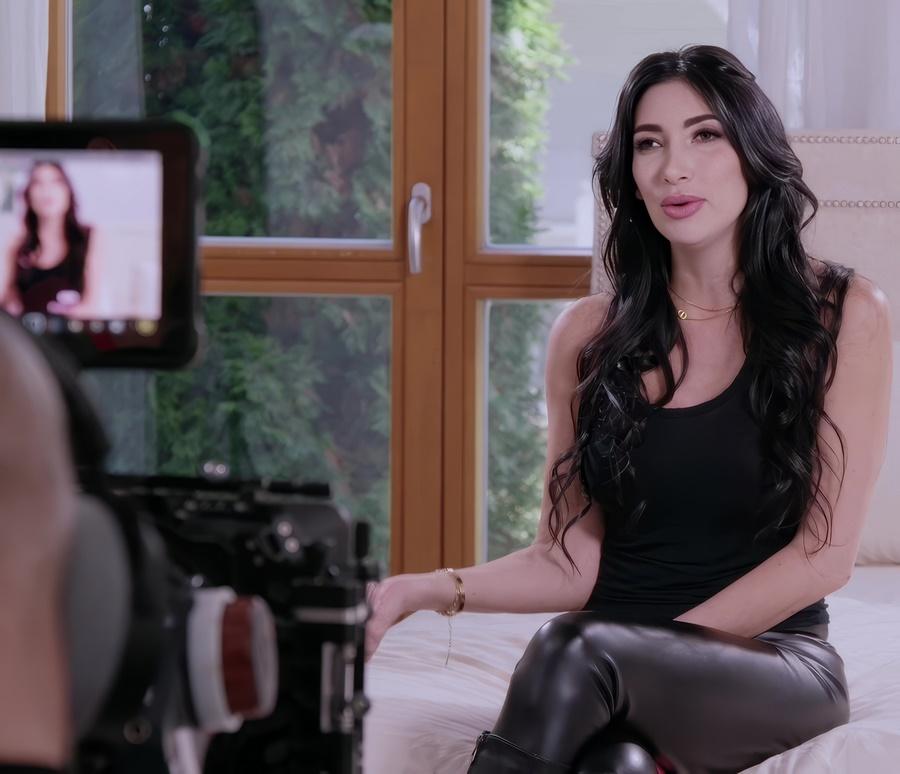 Clea Gaultier - Satisfies Her Fetish With A Steamy Facial UltraHD/4K 2160p