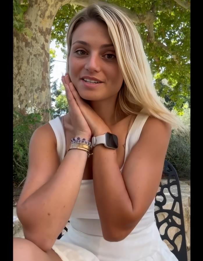 Zoe Castelli - Fucking With The Real Estate Agent HD 1280p