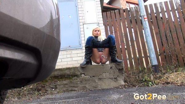 Pissing sprinkling stream (1080p)