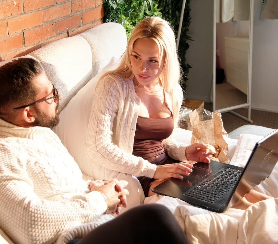 Angie Lynx - Check You In Check Me Out 1 FullHD 1080p