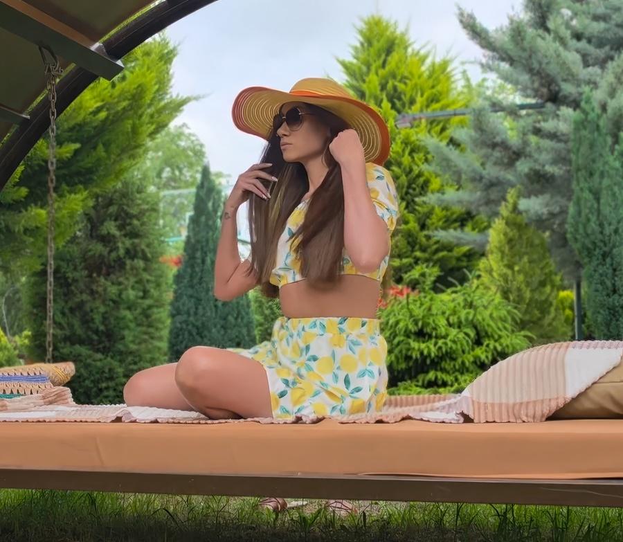 NastyStuf Girl - Suburban Park Sex On a Sunny Day While Birds Sing FullHD 1080p