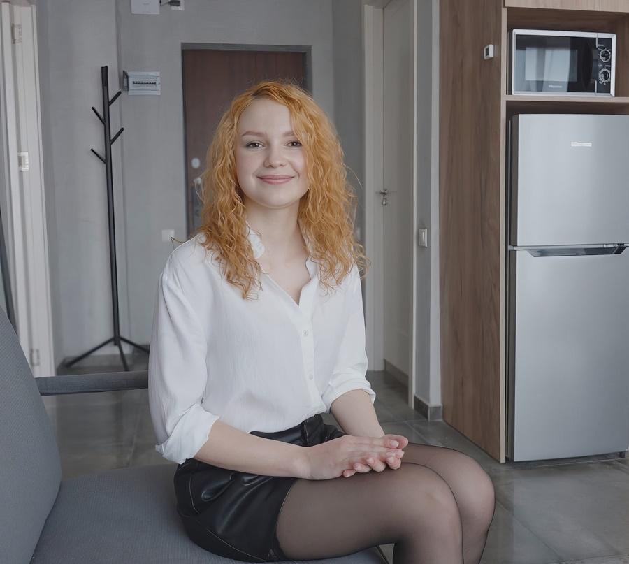 Verlonis Alina - The Naughty Realtor Didnt Miss The Chance To Bring Her Client To The Creampie UltraHD/4K 2160p