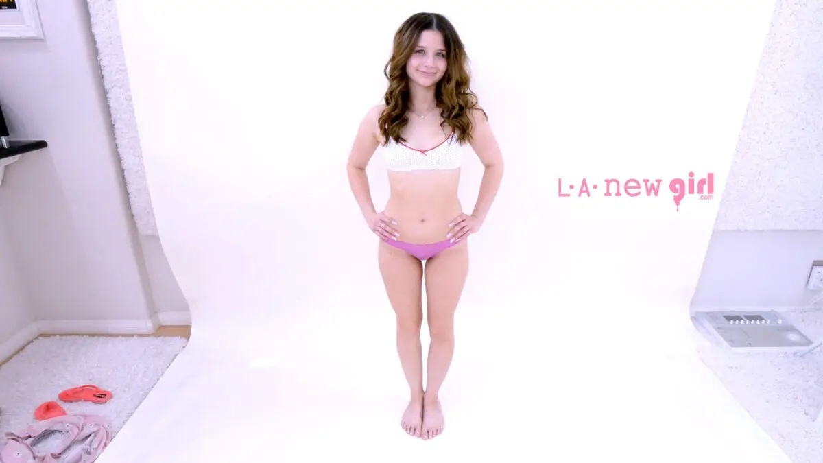 LA New Girl - Carly Kiss [1080p]