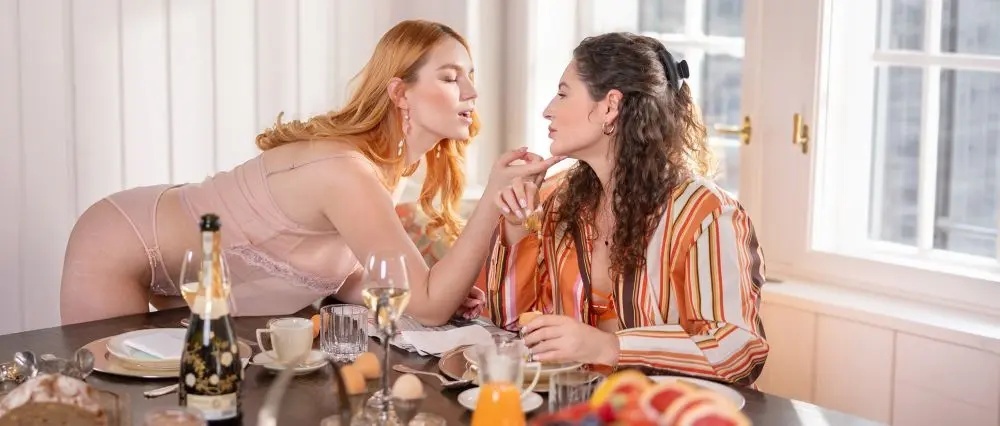 Frolic Me - Helina Dream & Leya Desantis [4K]