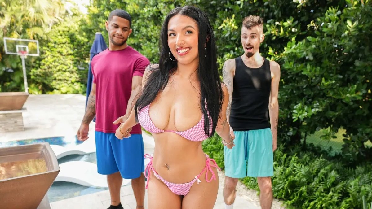 Big Tits Round Asses - Ravyn Moore [SD/4K/1080p]